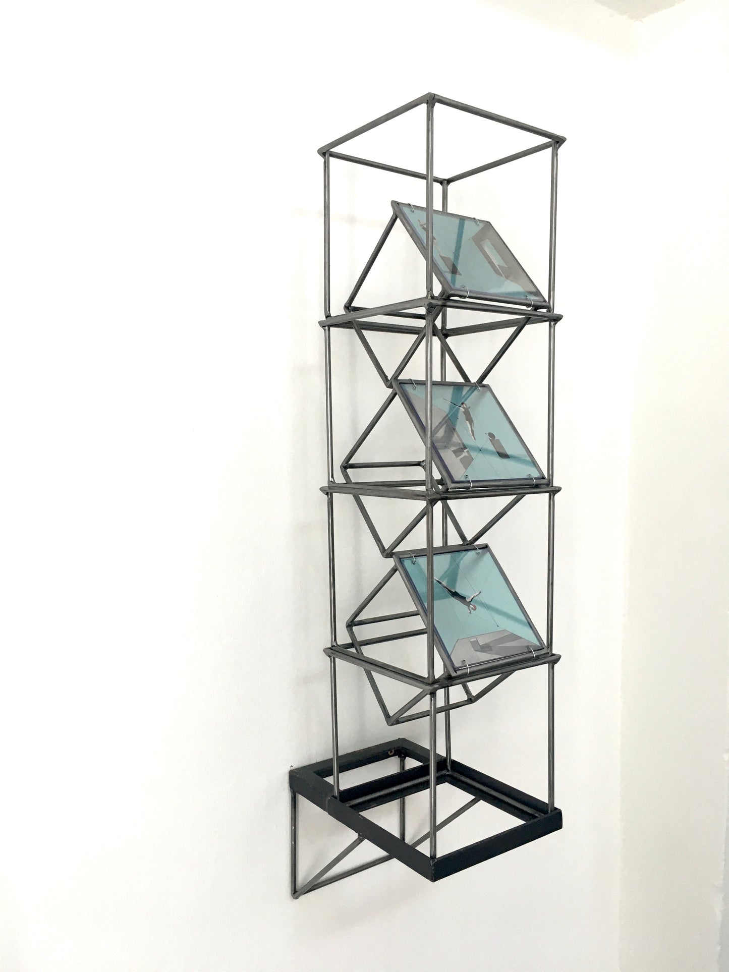 A Dive into the Blue, tower metal sculpture