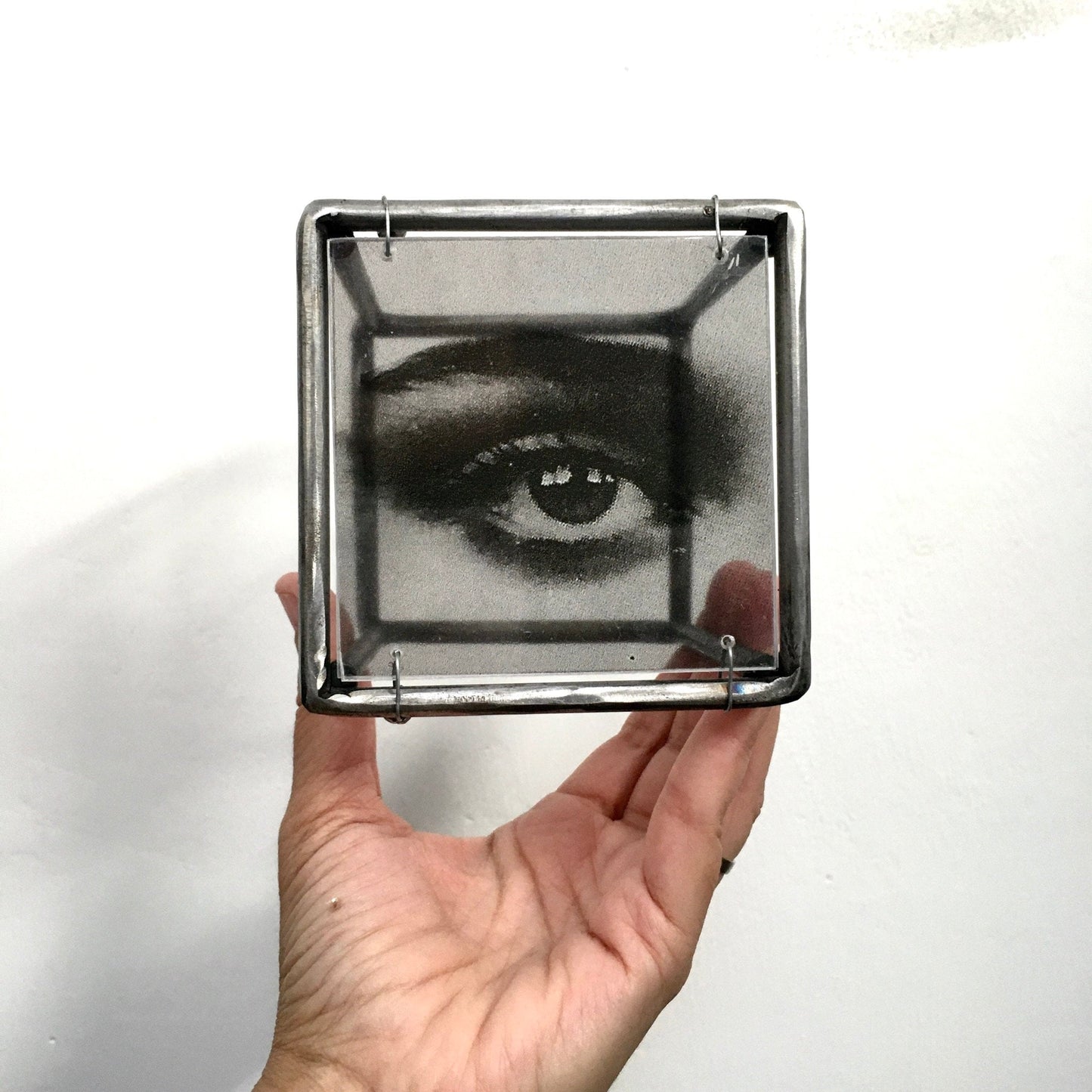 Face art sculpture. Lip art sculpture and eye wall sculpture. Set wall art gift. Metal, elaborated print and plexiglass wall art. - artandshadow