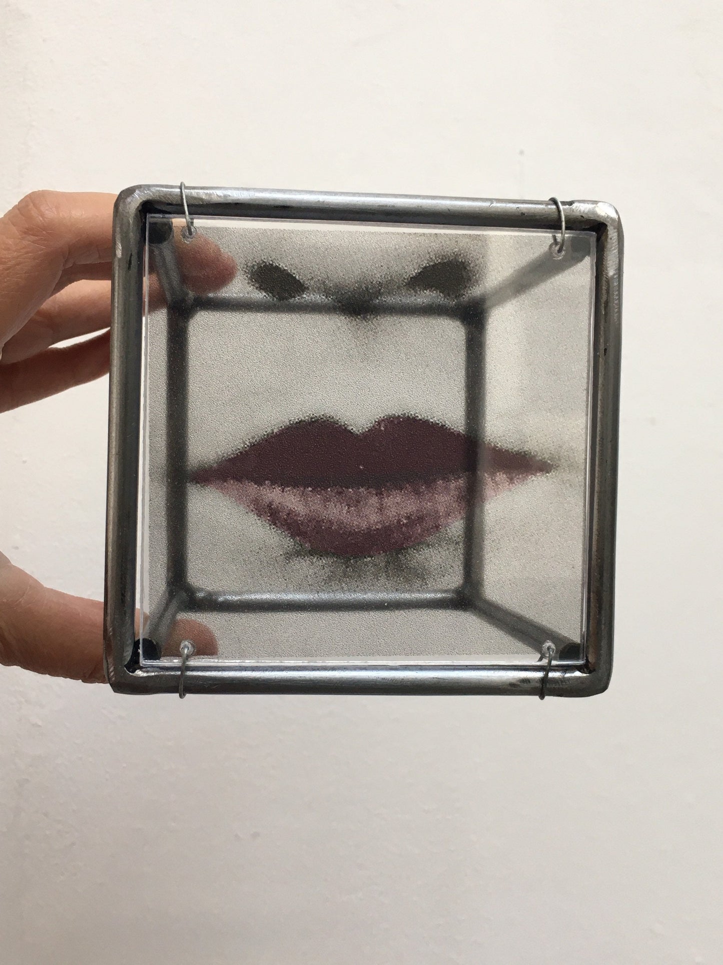Pop art style, red lips. Aesthetic, metal wall decor, small sculpture. Home warming gift. Mother day gift - artandshadow