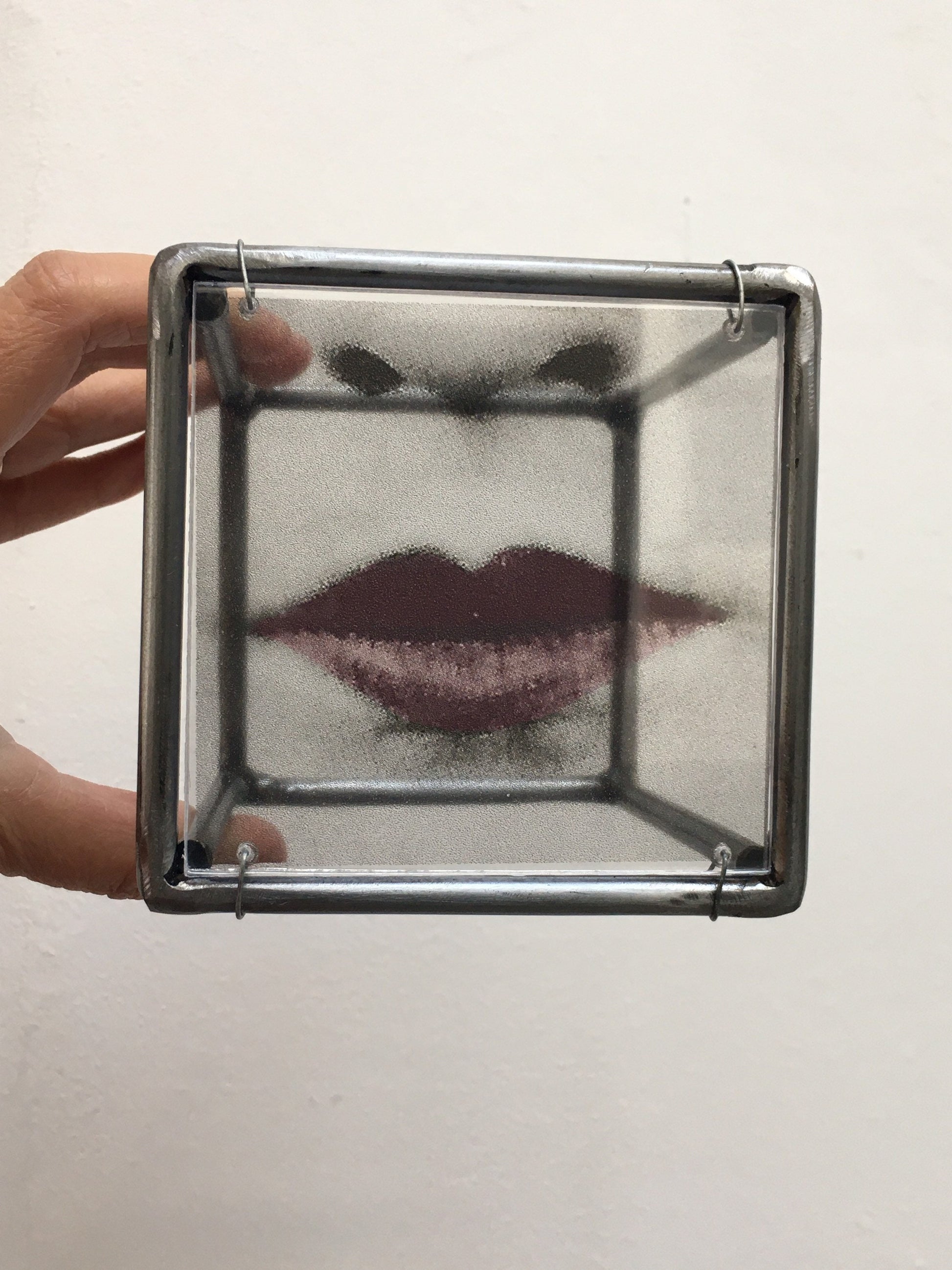 Pop art style, red lips. Aesthetic, metal wall decor, small sculpture. Home warming gift. Mother day gift - artandshadow