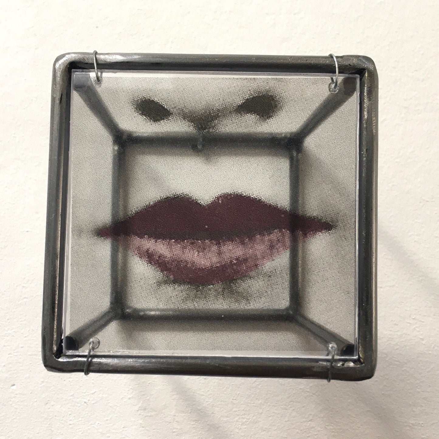 Pop art style, red lips. Aesthetic, metal wall decor, small sculpture. Home warming gift. Mother day gift - artandshadow