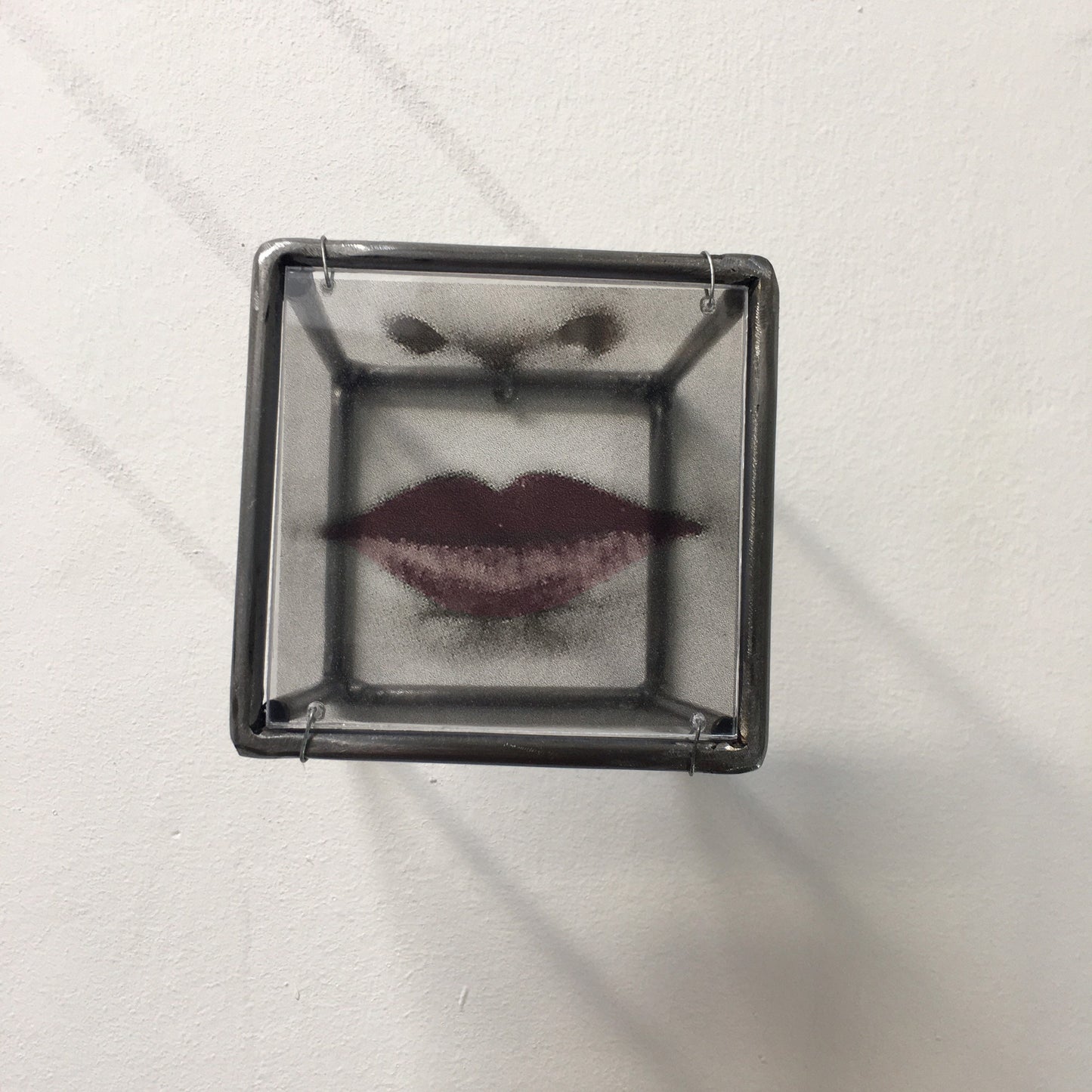 Pop art style, red lips. Aesthetic, metal wall decor, small sculpture. Home warming gift. Mother day gift - artandshadow