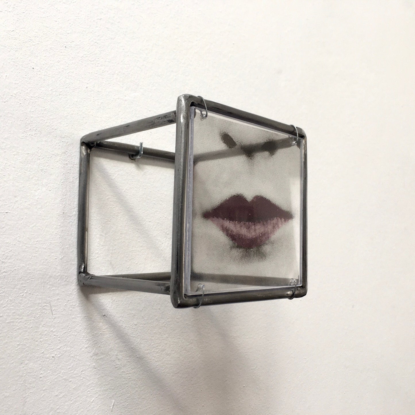 Pop art style, red lips. Aesthetic, metal wall decor, small sculpture. Home warming gift. Mother day gift - artandshadow