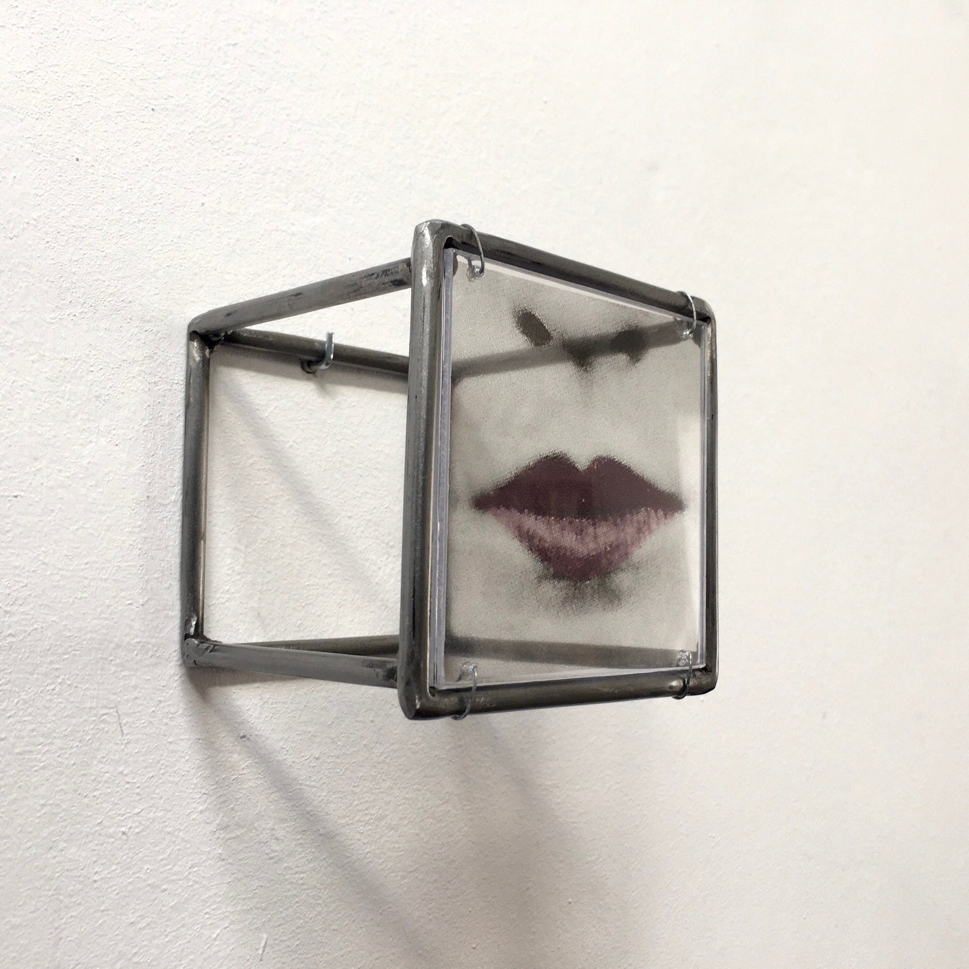 Pop art style, red lips. Aesthetic, metal wall decor, small sculpture. Home warming gift. Mother day gift - artandshadow