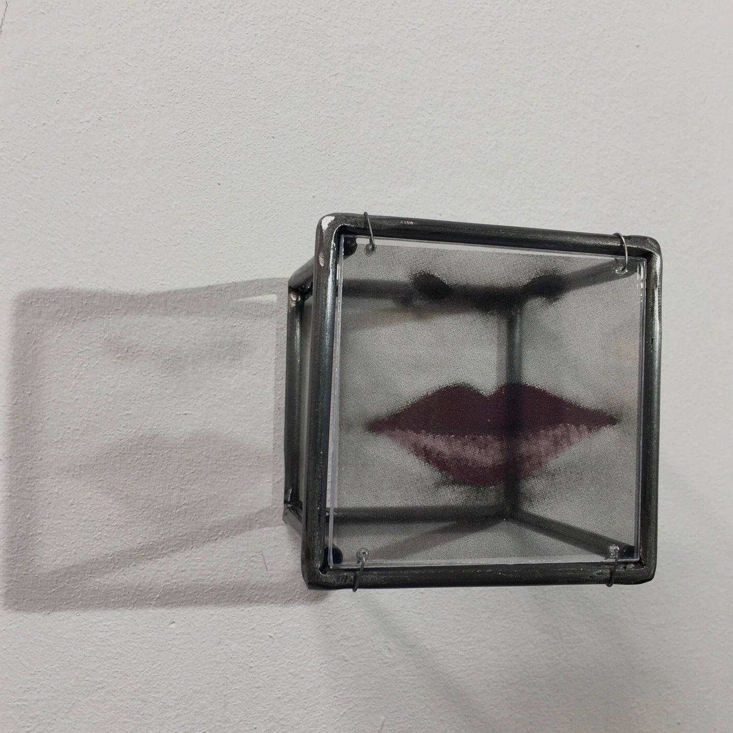 Pop art style, red lips. Aesthetic, metal wall decor, small sculpture. Home warming gift. Mother day gift - artandshadow
