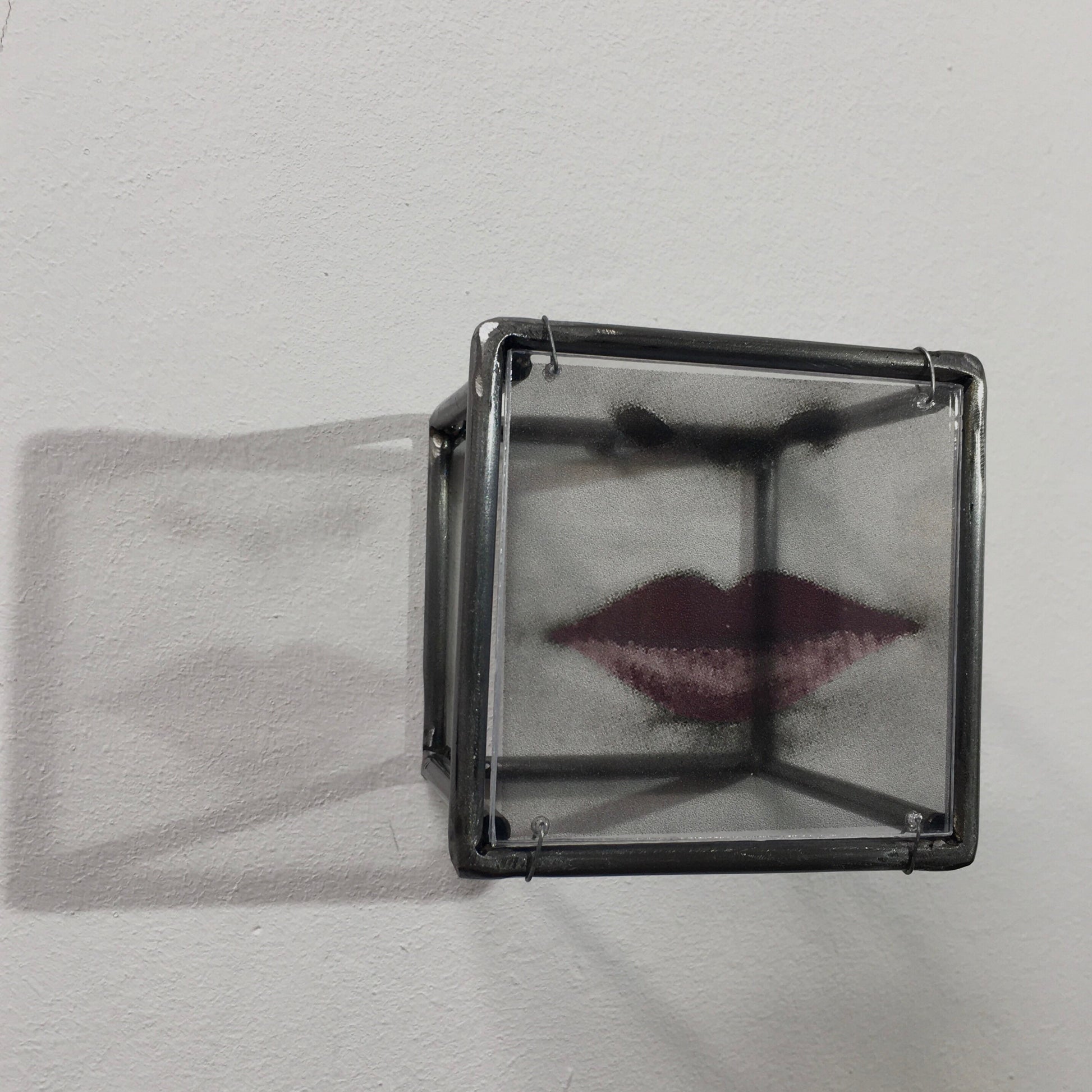 Pop art style, red lips. Aesthetic, metal wall decor, small sculpture. Home warming gift. Mother day gift - artandshadow