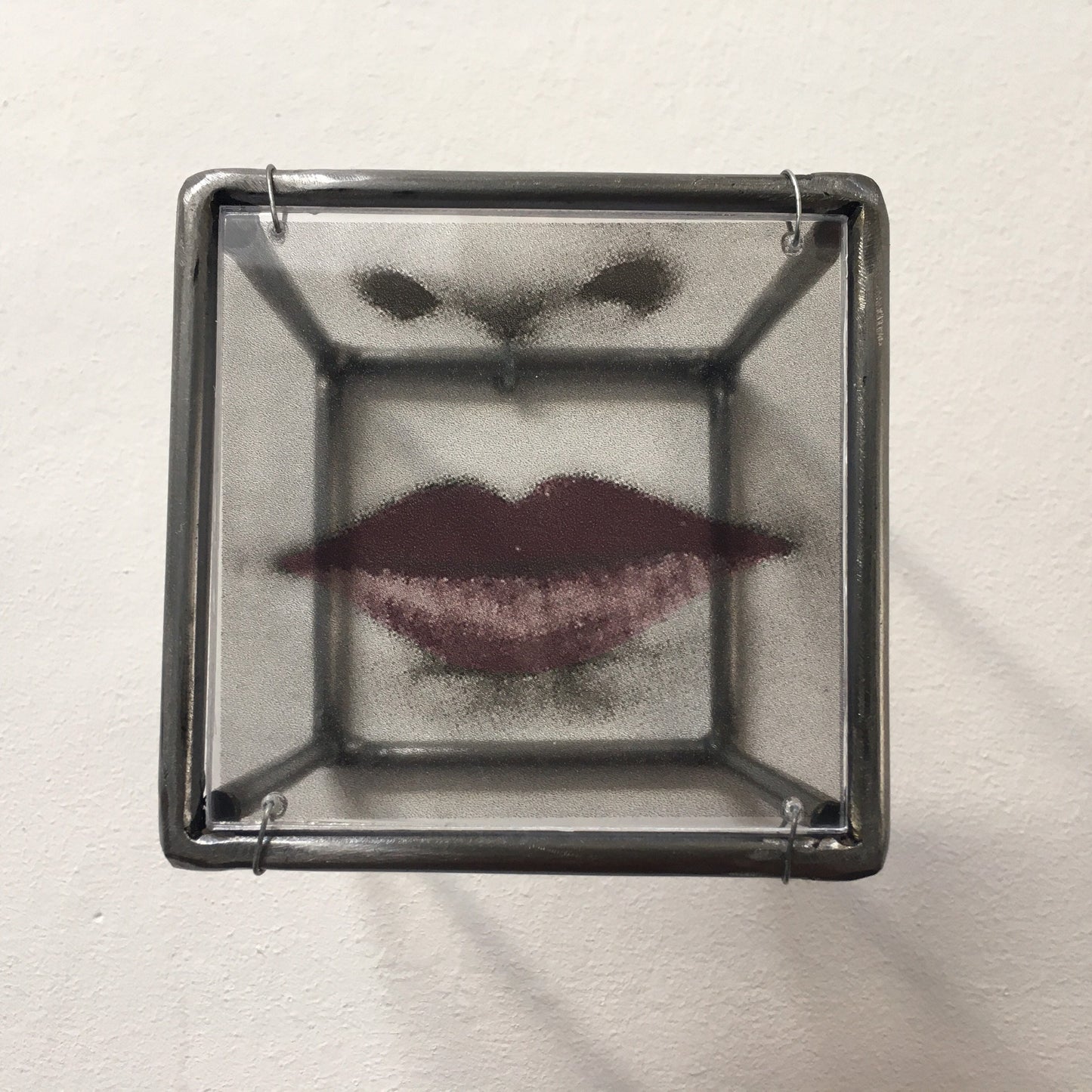Pop art style, red lips. Aesthetic, metal wall decor, small sculpture. Home warming gift. Mother day gift - artandshadow