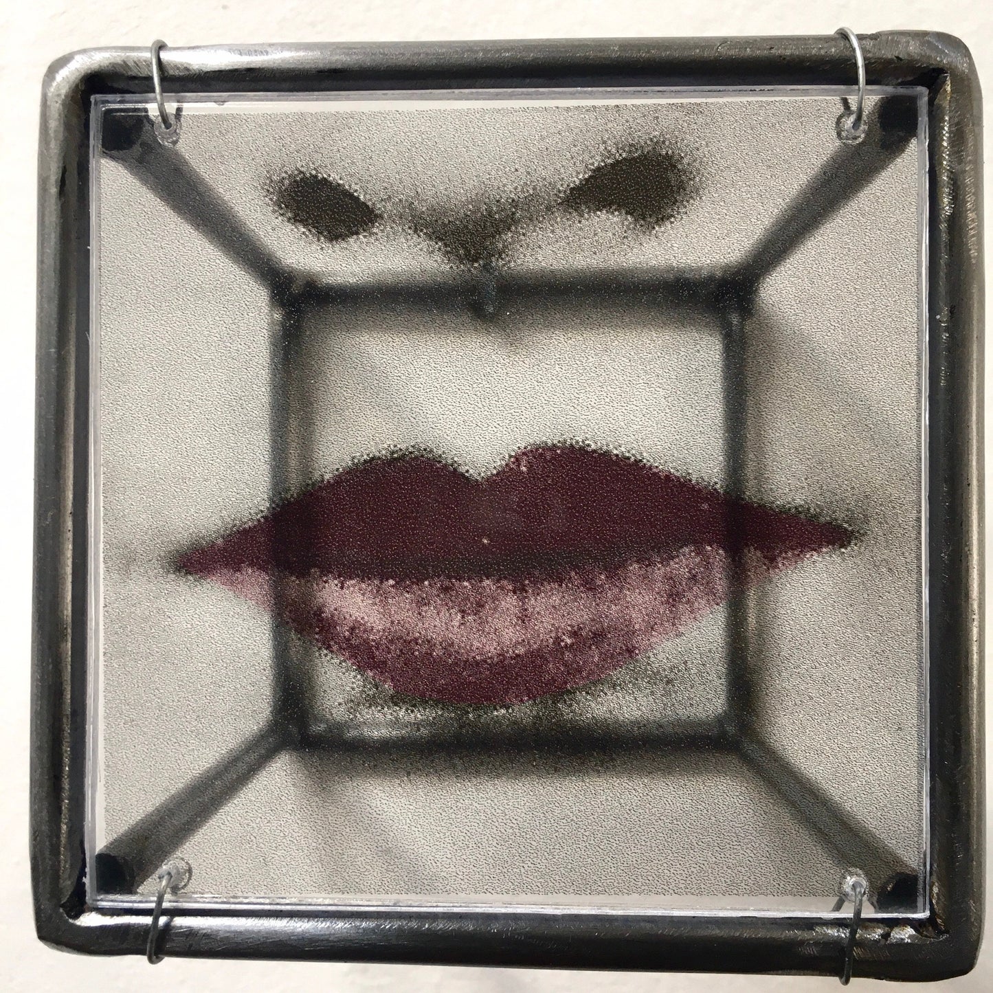 Pop art style, red lips. Aesthetic, metal wall decor, small sculpture. Home warming gift. Mother day gift - artandshadow