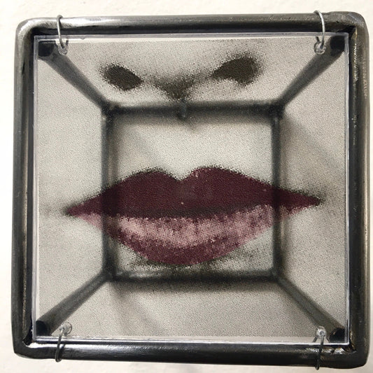 Pop art style, red lips. Aesthetic, metal wall decor, small sculpture. Home warming gift. Mother day gift - artandshadow