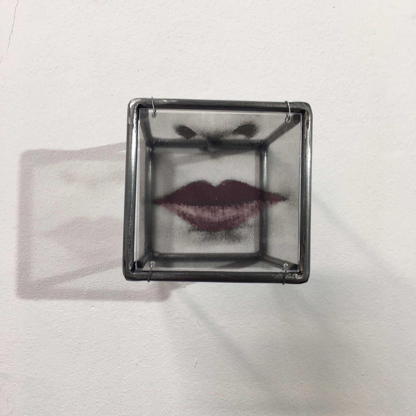 Pop art style, red lips. Aesthetic, metal wall decor, small sculpture. Home warming gift. Mother day gift - artandshadow