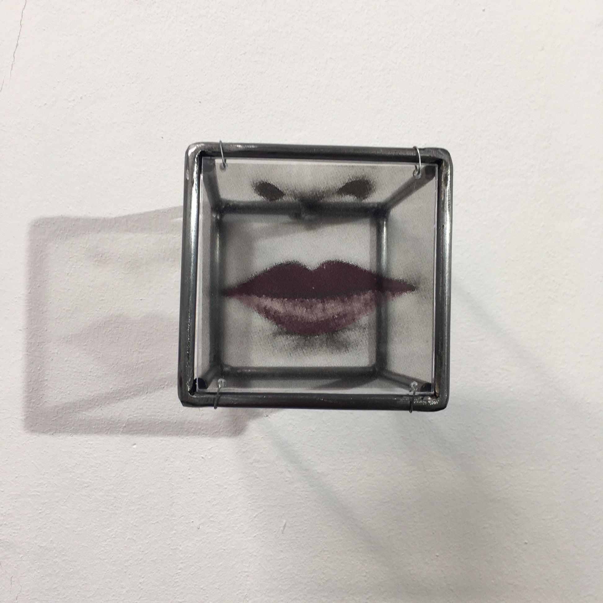 Pop art style, red lips. Aesthetic, metal wall decor, small sculpture. Home warming gift. Mother day gift - artandshadow