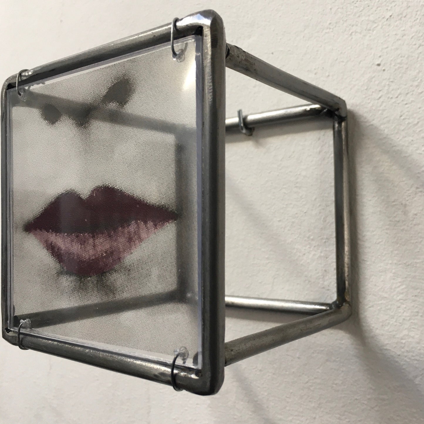 Pop art style, red lips. Aesthetic, metal wall decor, small sculpture. Home warming gift. Mother day gift - artandshadow