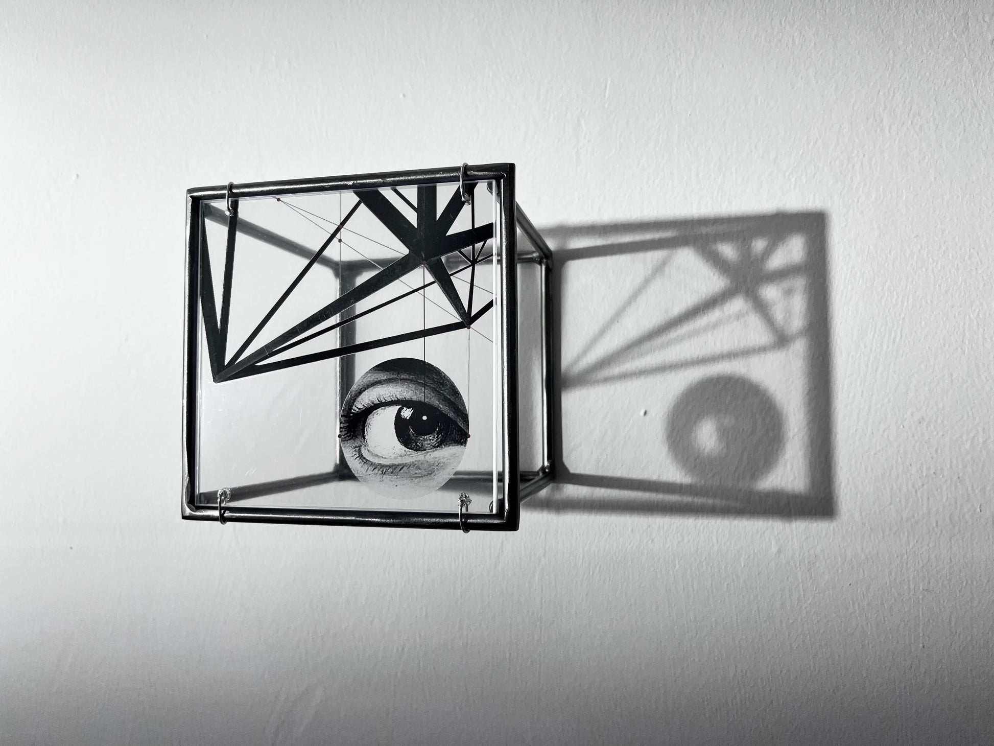 # side lighting of surrealist eye sculpture and shadow. Modern Interior Metal Wall Art Sculpture Knowing Glance – Original Shadow Sculpture by Furst_Ori | ArtandShadow Artandshadow