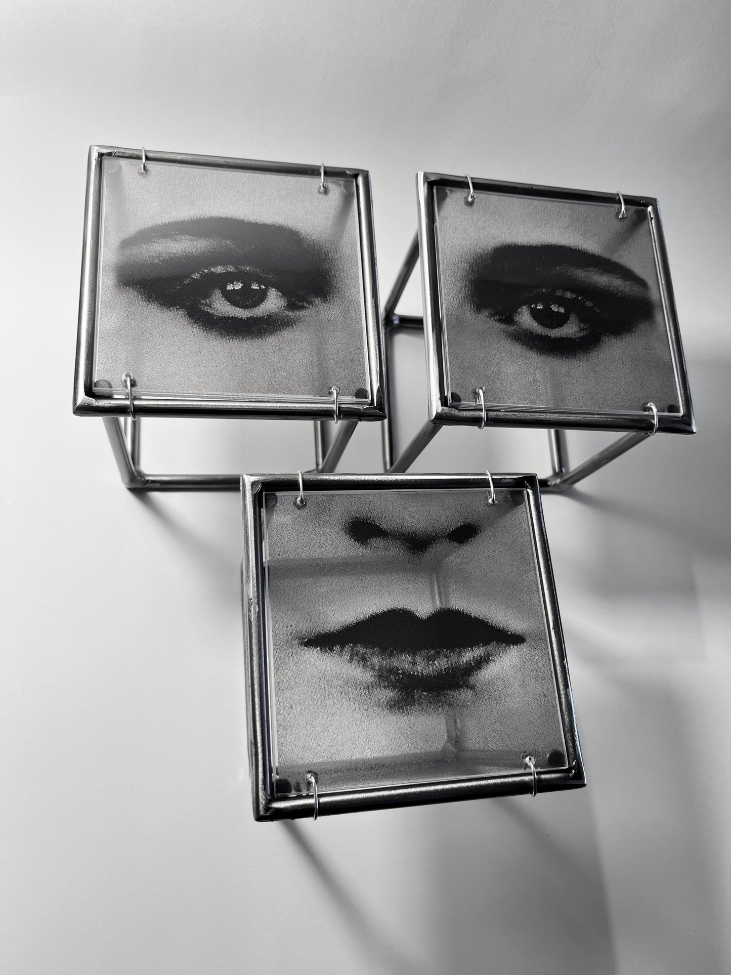 Tríptico de cara de arte pop - Escultura de arte de pared interior