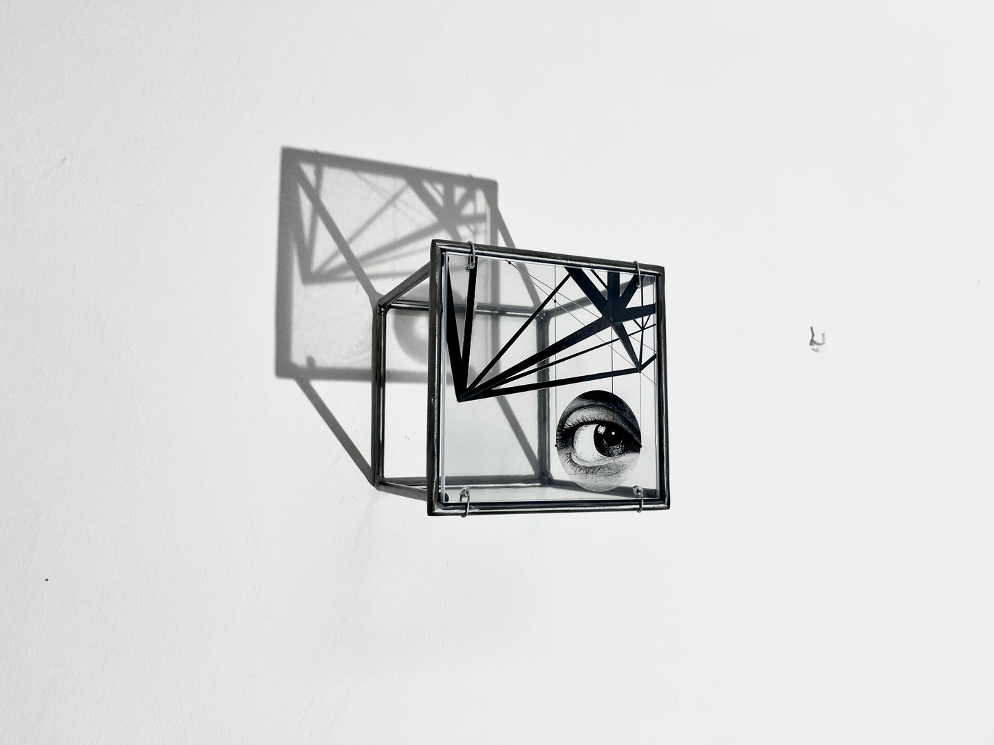 Modern Interior Metal Wall Art Sculpture Knowing Glance – Original Shadow Sculpture by Furst_Ori | ArtandShadow Artandshadow