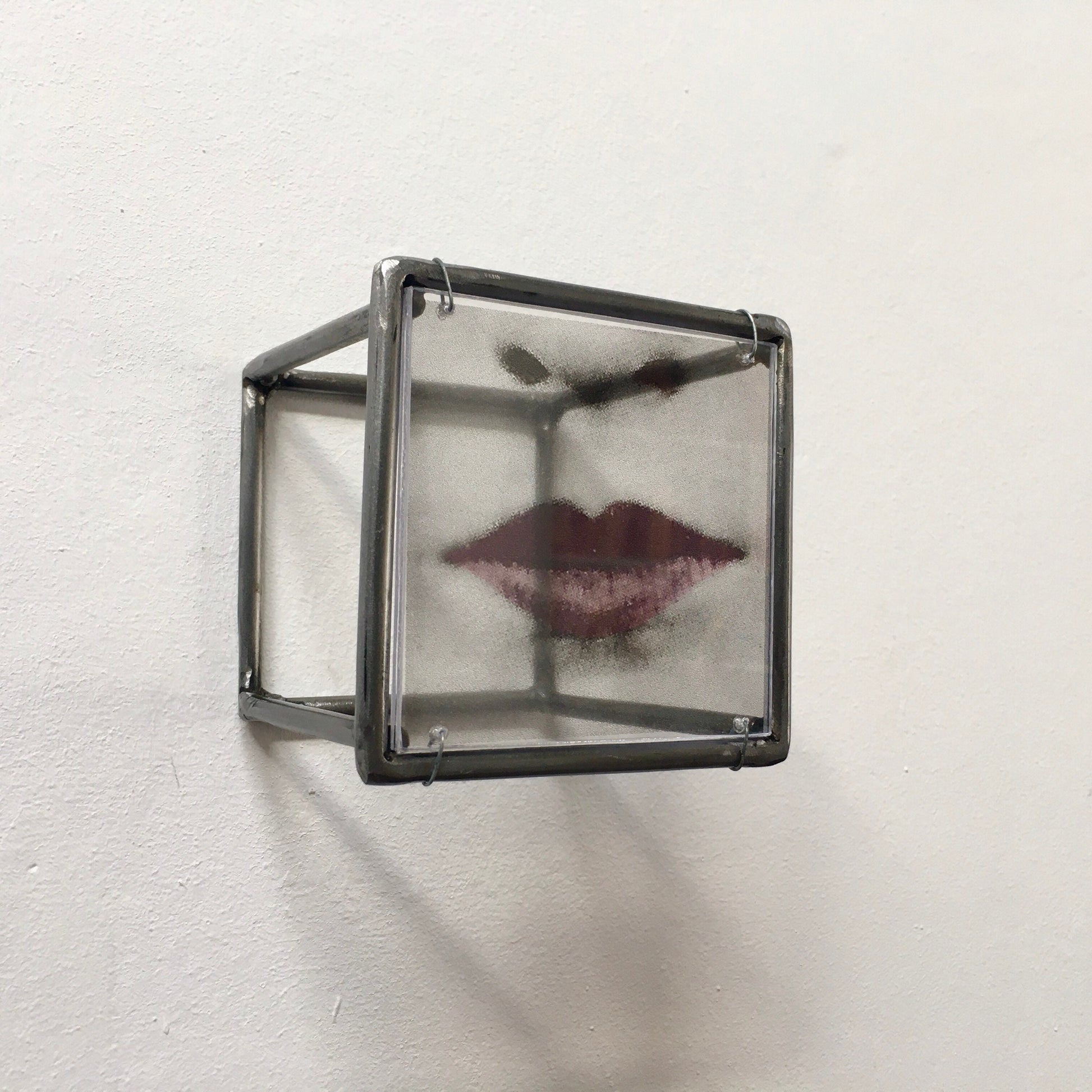Pop art style, red lips. Aesthetic, metal wall decor, small sculpture. Home warming gift. Mother day gift - artandshadow